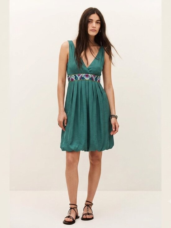 Nicole Miller Dresses & Skirts - Nicole Miller silk and gold metallic bubble hem dress Size 12